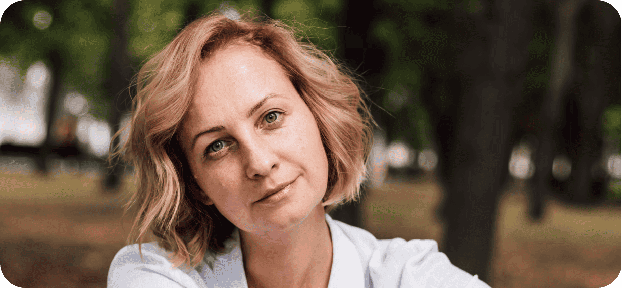 Žena s unaveným výrazem