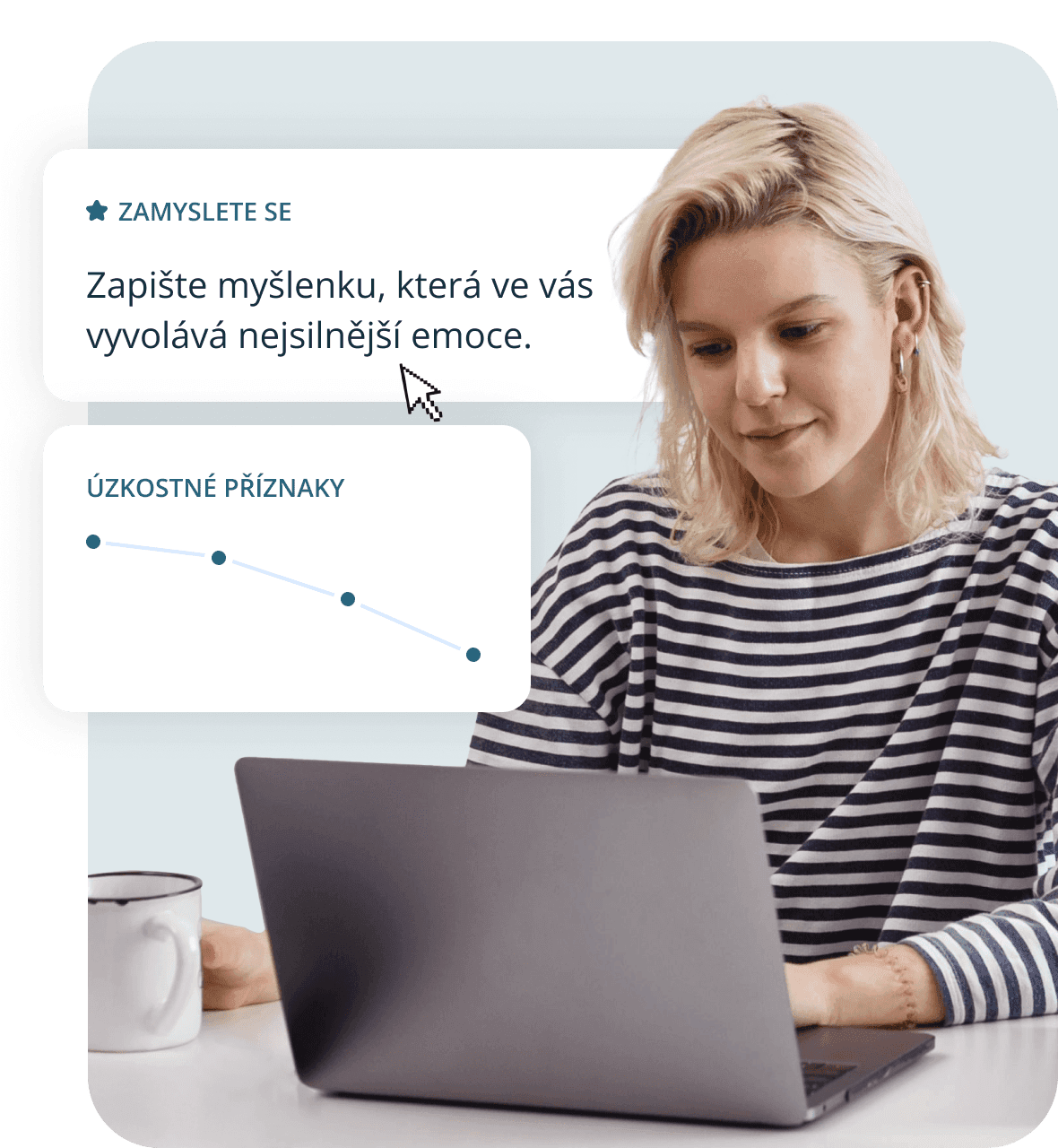 Mladá žena na počítači