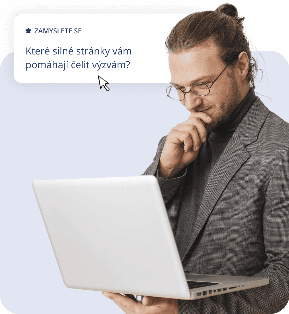 Muž držící laptop se zamyšleným výrazem